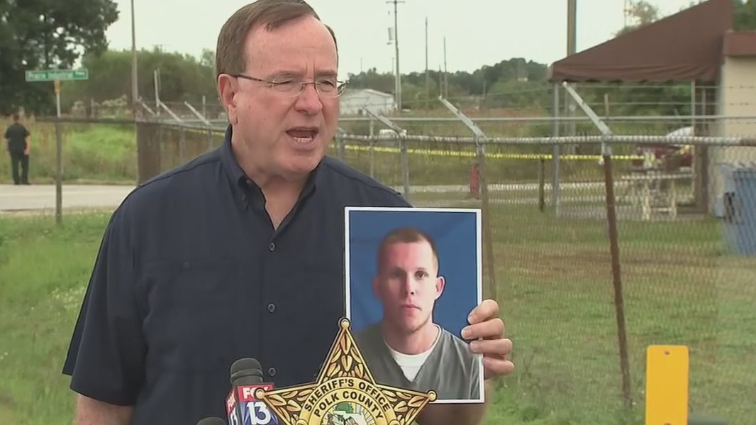 Sheriff says burglary suspects tried to run over deputies